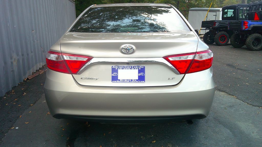 2016 Toyota Camry Image 2