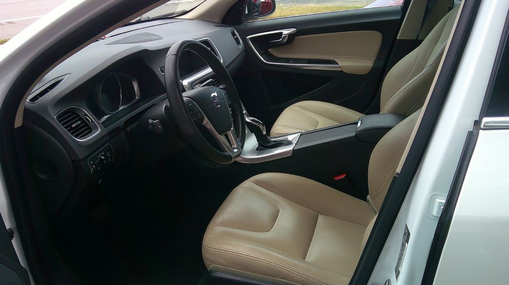 2017 Volvo S60 Image 5