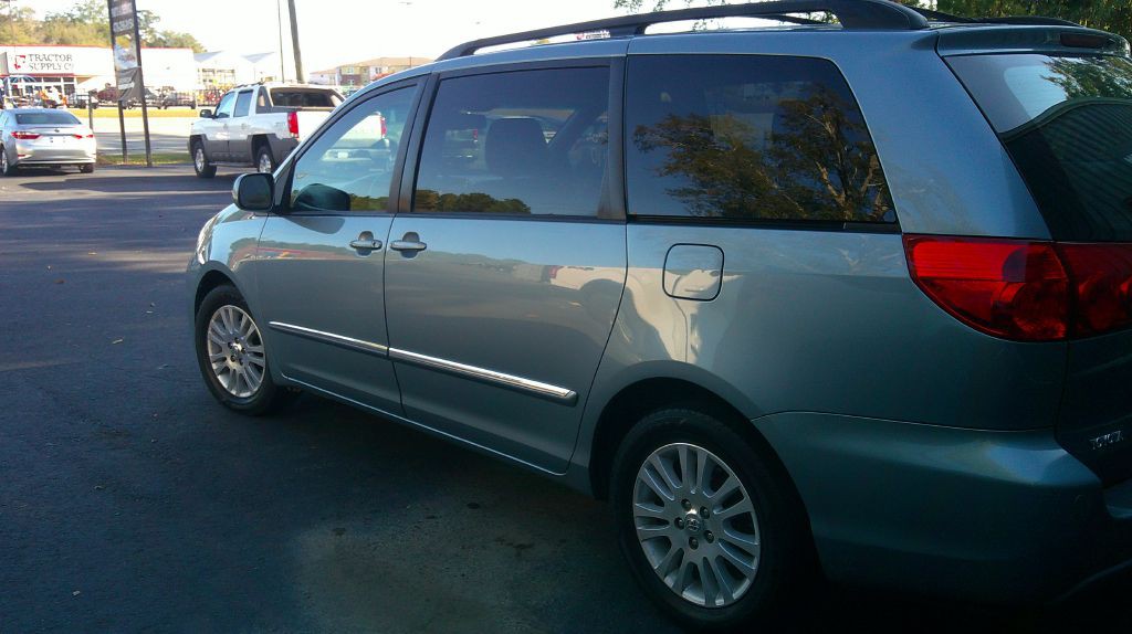 2010 Toyota Sienna Image 4
