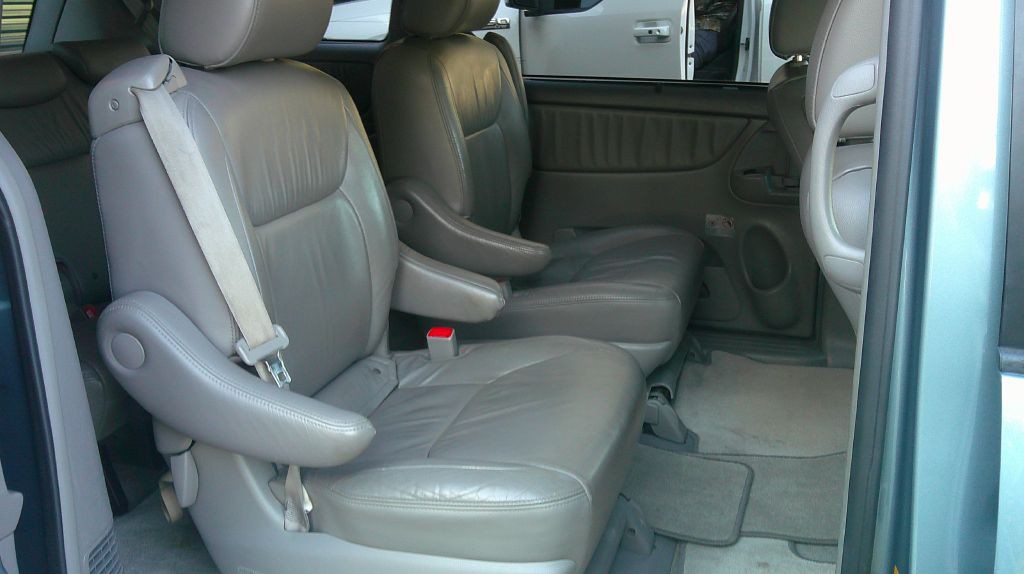2010 Toyota Sienna Image 5