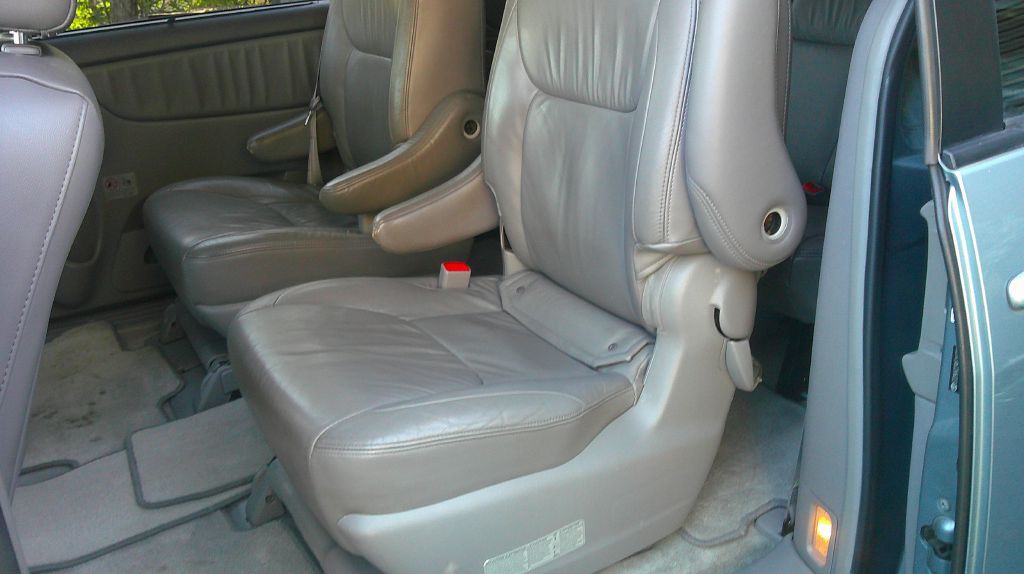 2010 Toyota Sienna Image 8