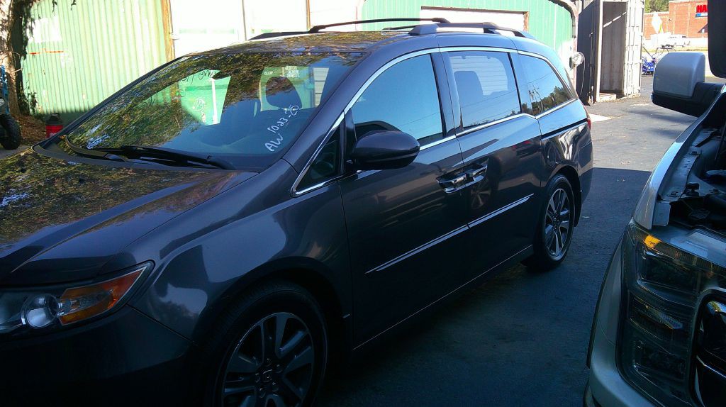 2016 Honda Odyssey Image 2