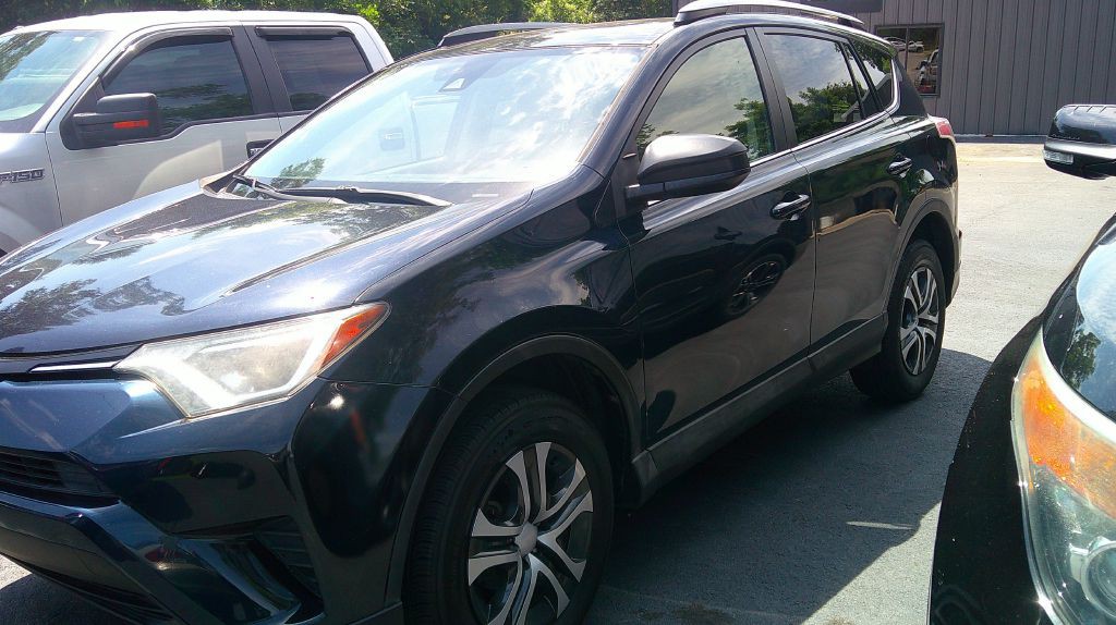 2017 Toyota Rav4 Image 2