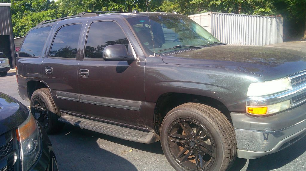 2004 Chevrolet Tahoe Image 3