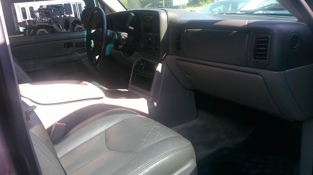 2004 Chevrolet Tahoe Image 8