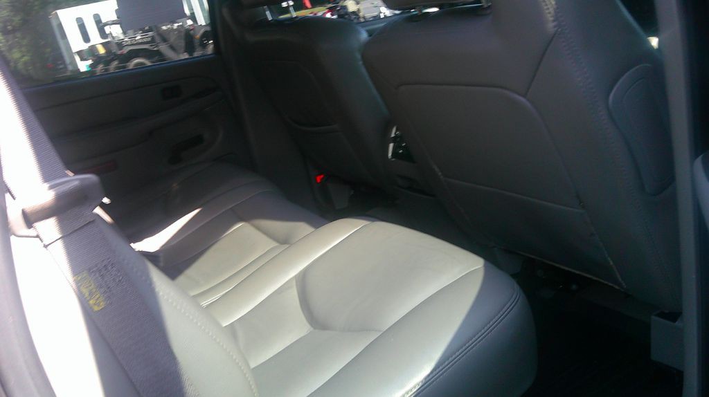 2004 Chevrolet Tahoe Image 9