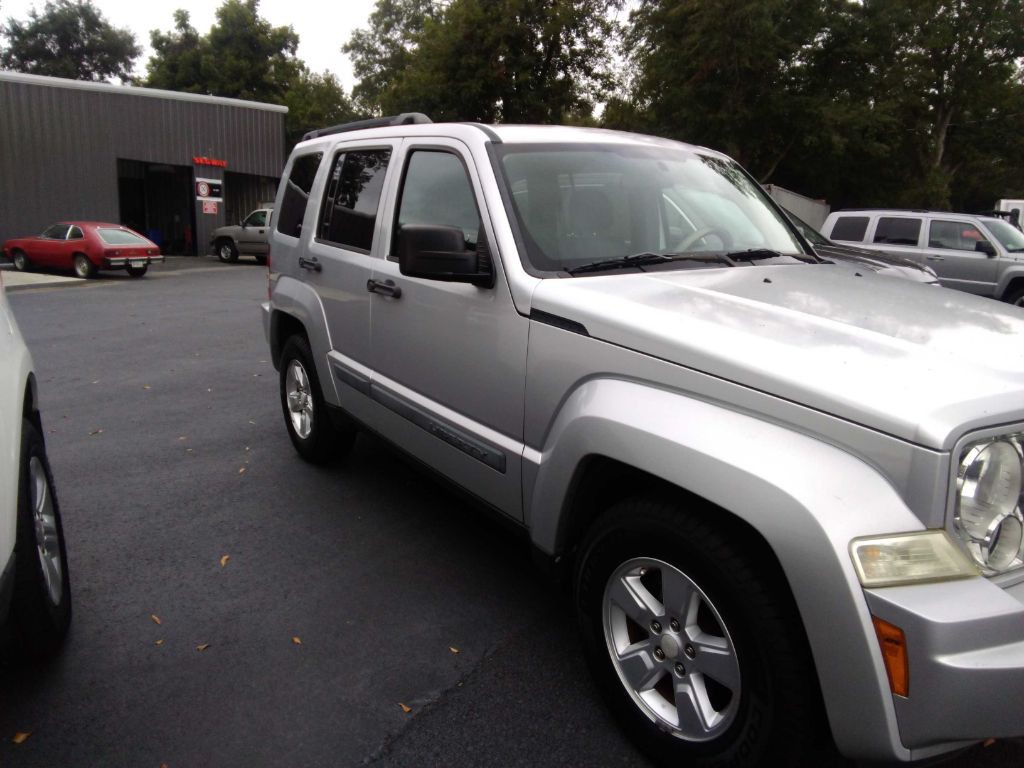 2010 Jeep Liberty Image 3