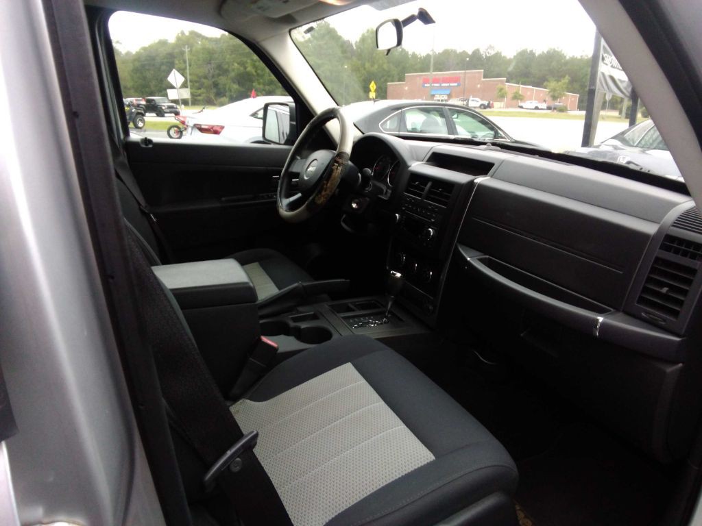 2010 Jeep Liberty Image 7