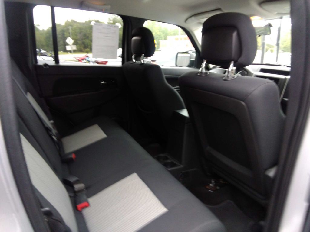 2010 Jeep Liberty Image 9