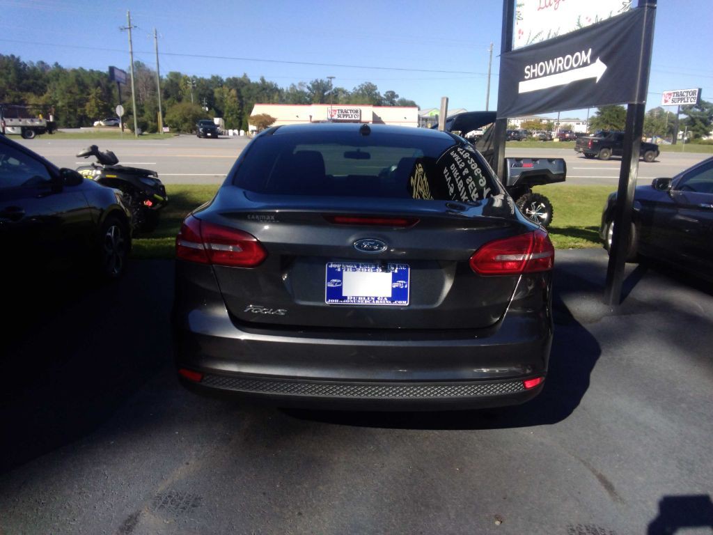 2017 Ford Focus Image 1