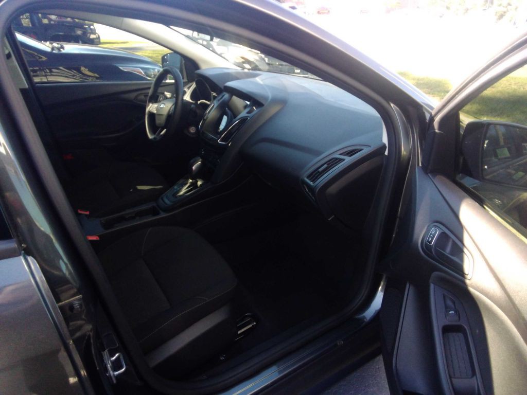 2017 Ford Focus Image 17