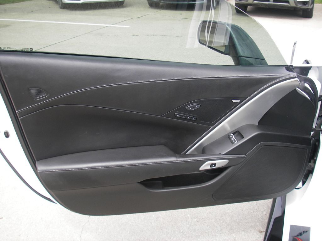 2016 Chevrolet Corvette Image 14