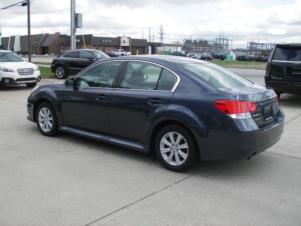 2014 Subaru Legacy Image 9