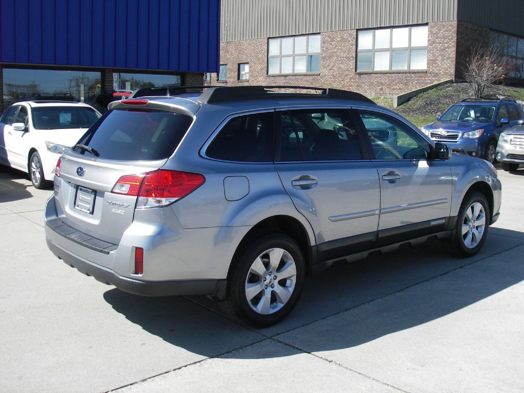 2011 Subaru Outback Image 5