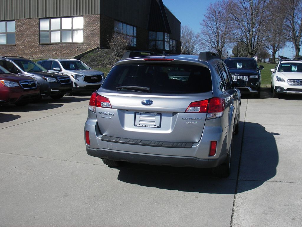 2011 Subaru Outback Image 6