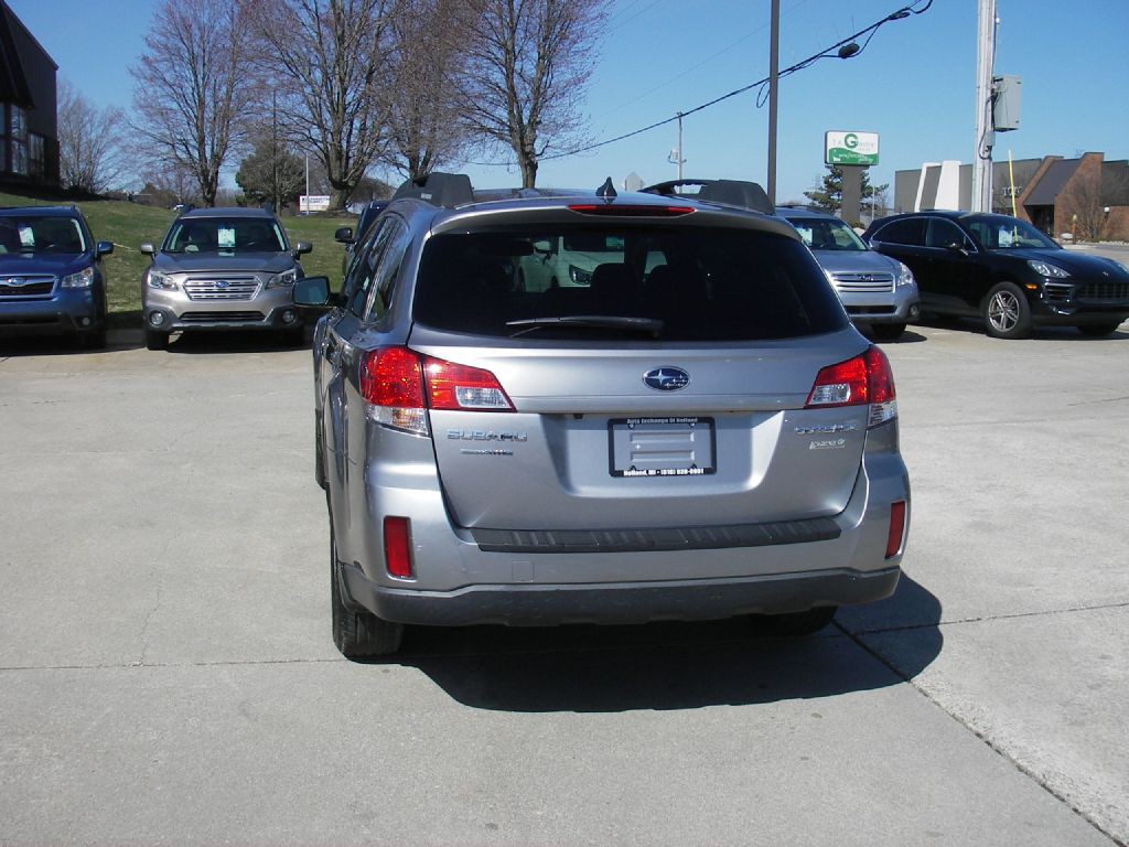 2011 Subaru Outback Image 8