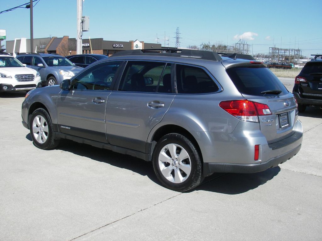 2011 Subaru Outback Image 9