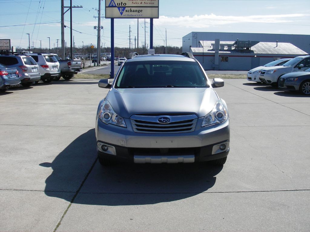 2011 Subaru Outback Image 12
