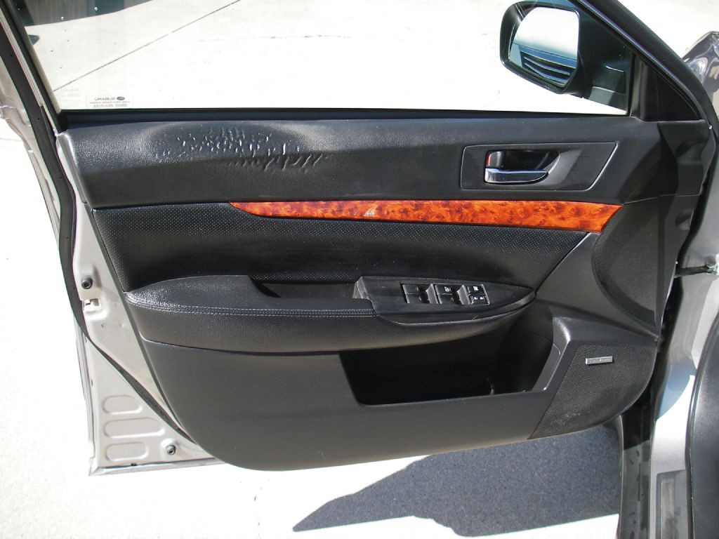 2011 Subaru Outback Image 14