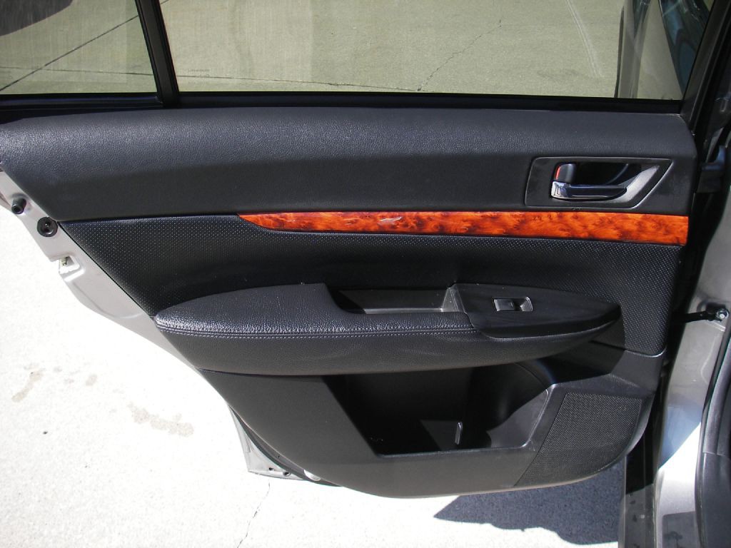 2011 Subaru Outback Image 27