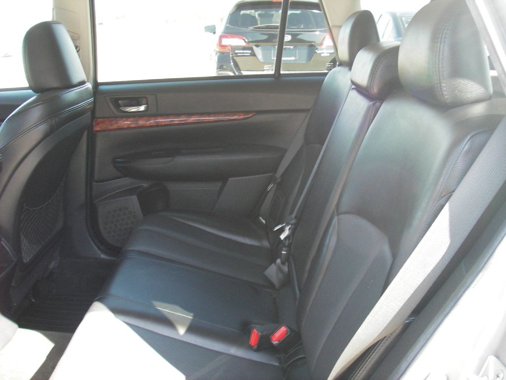 2011 Subaru Outback Image 28