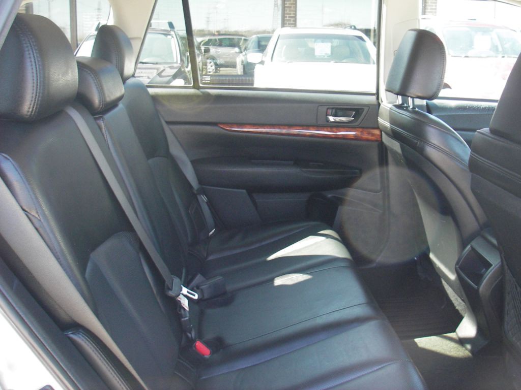 2011 Subaru Outback Image 31