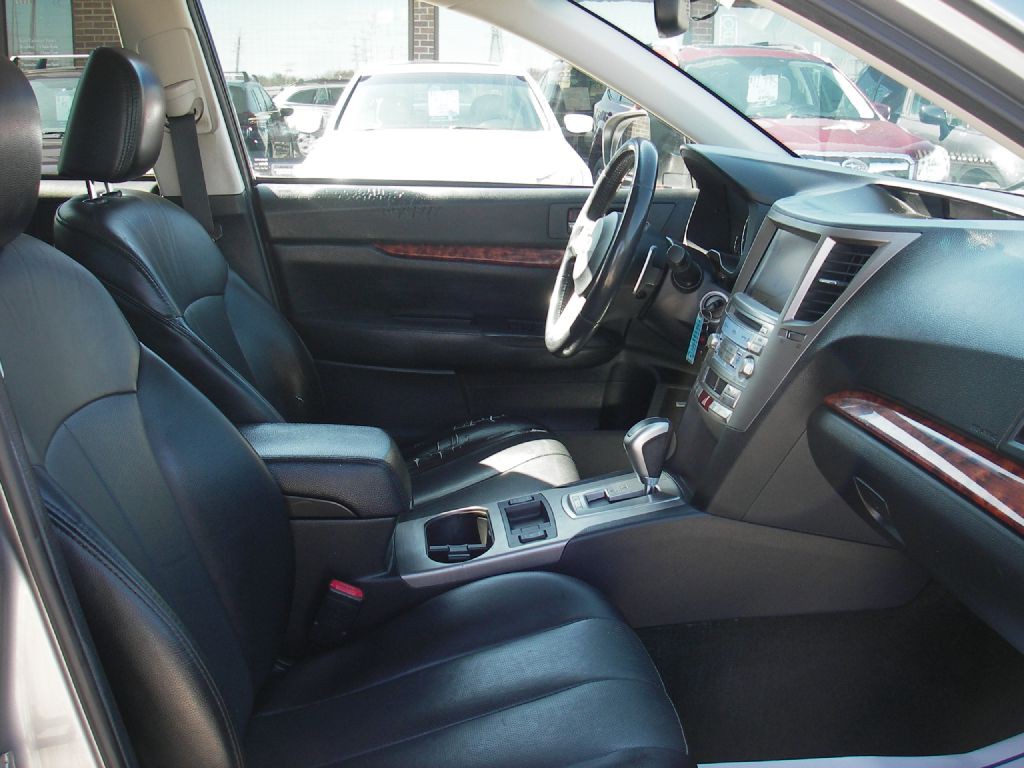 2011 Subaru Outback Image 32