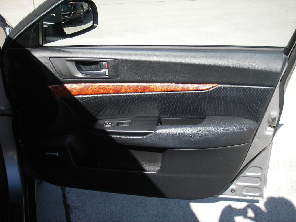 2011 Subaru Outback Image 34