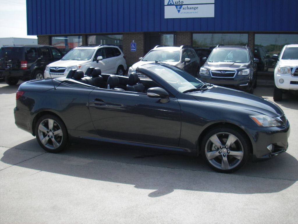 2010 Lexus IS Image 3