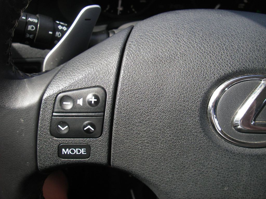 2010 Lexus IS Image 25