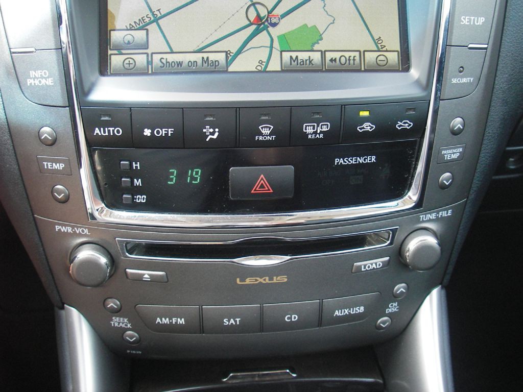 2010 Lexus IS Image 30