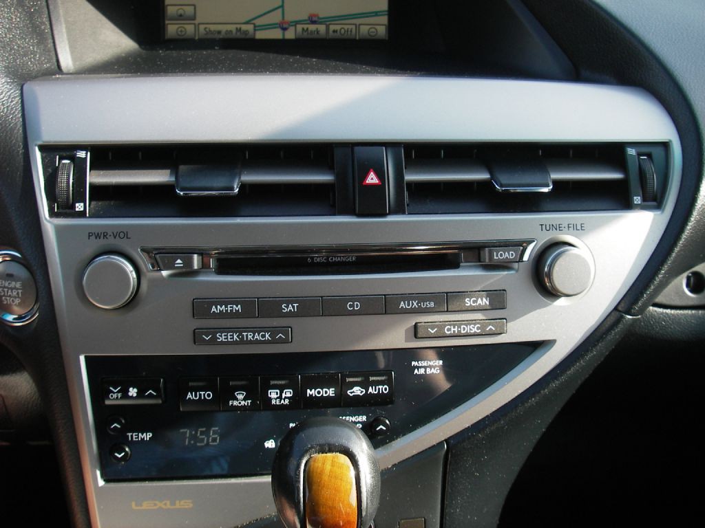 2010 Lexus RX Image 22