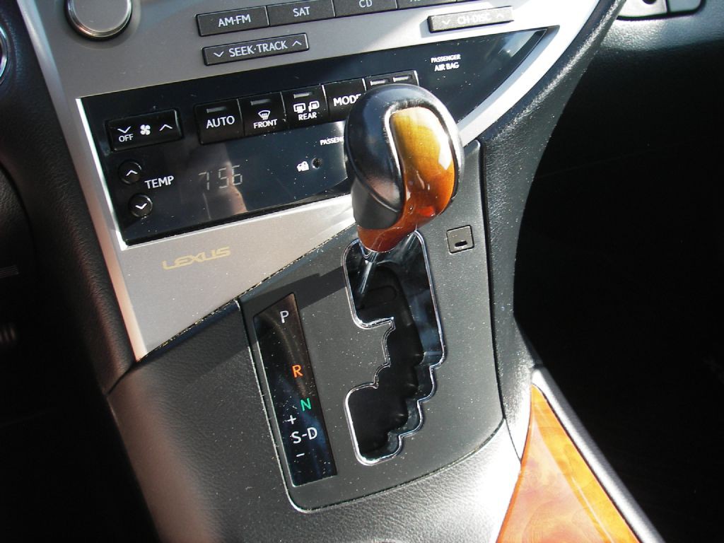2010 Lexus RX Image 23
