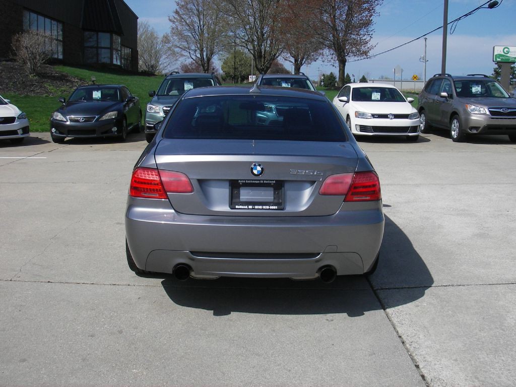 2011 BMW 3 Series Image 7
