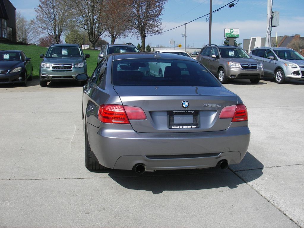 2011 BMW 3 Series Image 8