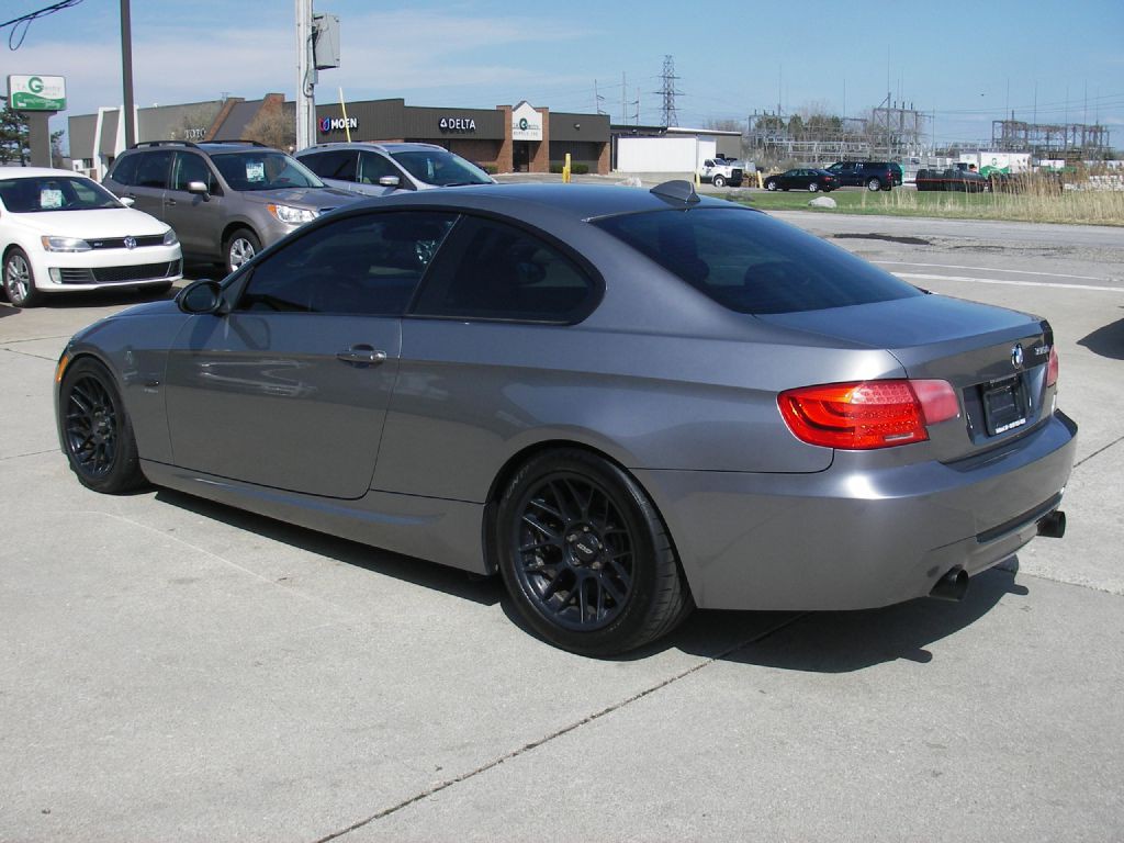 2011 BMW 3 Series Image 9