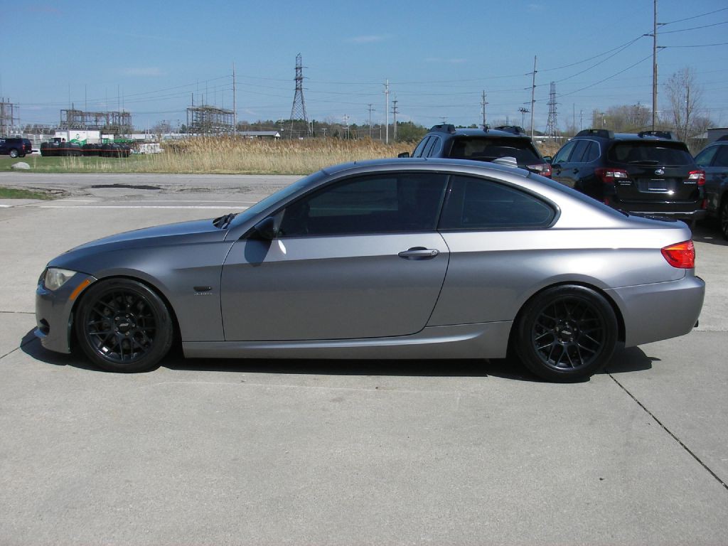 2011 BMW 3 Series Image 10