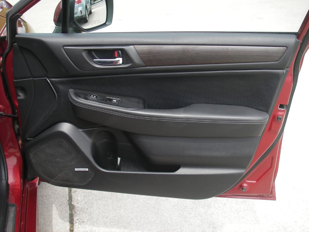 2015 Subaru Legacy Image 32