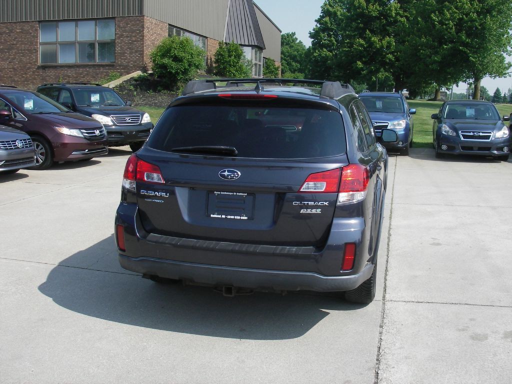 2011 Subaru Outback Image 6