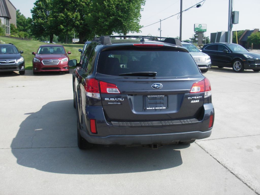 2011 Subaru Outback Image 8