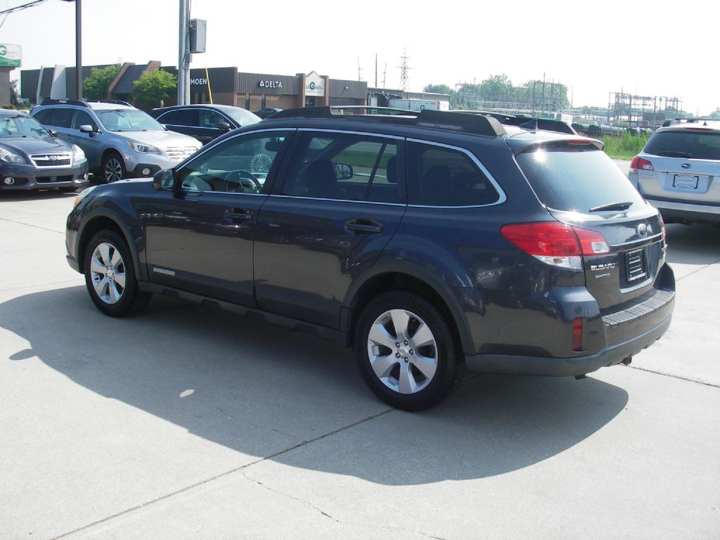 2011 Subaru Outback Image 9