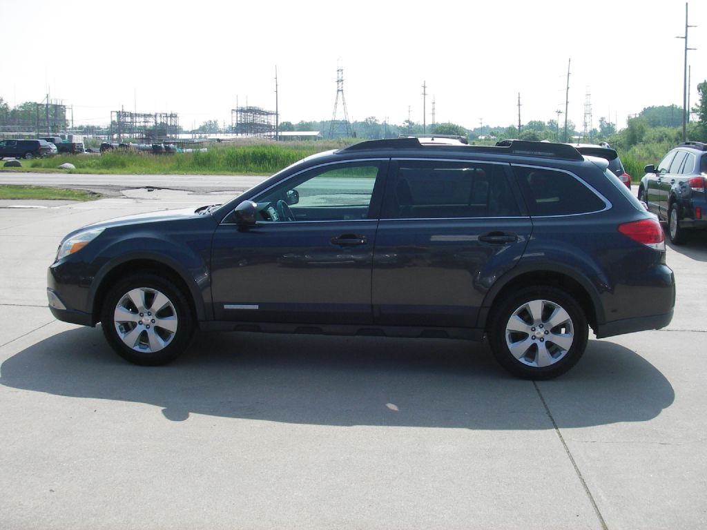 2011 Subaru Outback Image 10