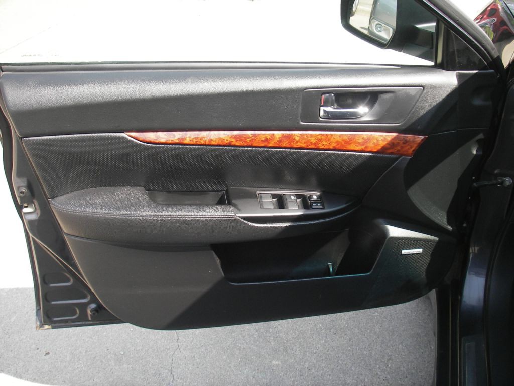 2011 Subaru Outback Image 14