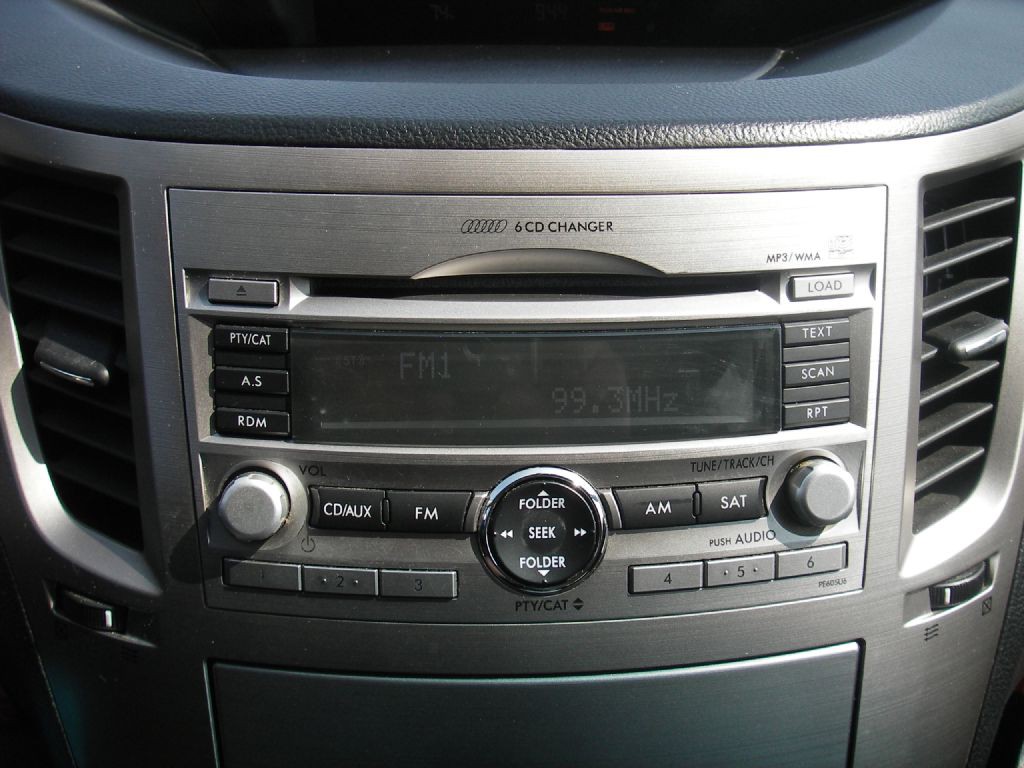 2011 Subaru Outback Image 21