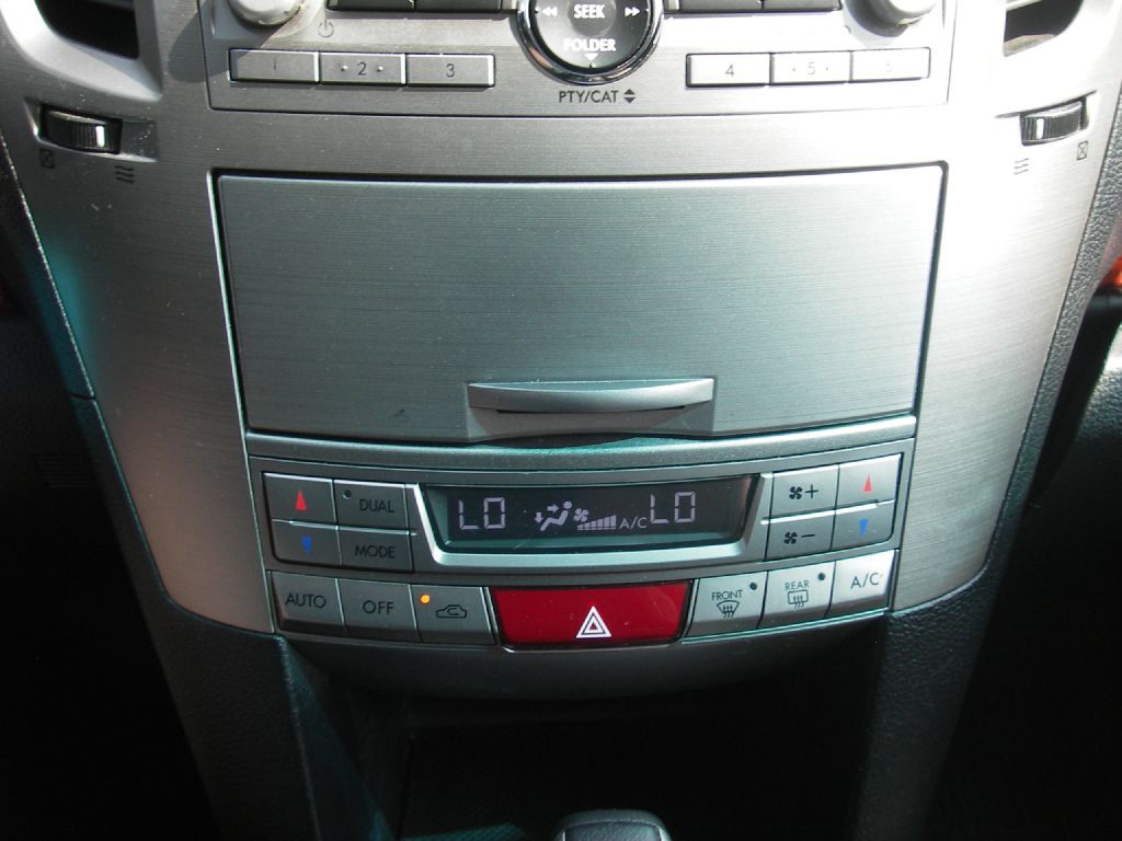 2011 Subaru Outback Image 22