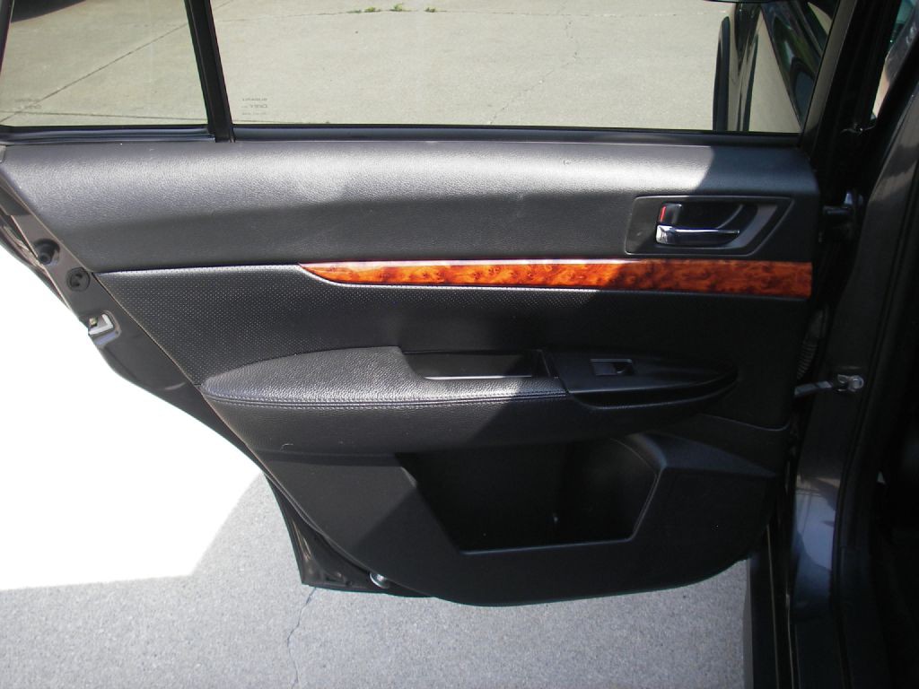 2011 Subaru Outback Image 26