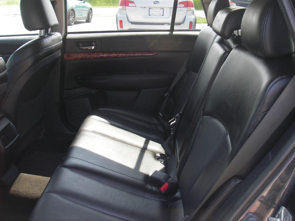 2011 Subaru Outback Image 27