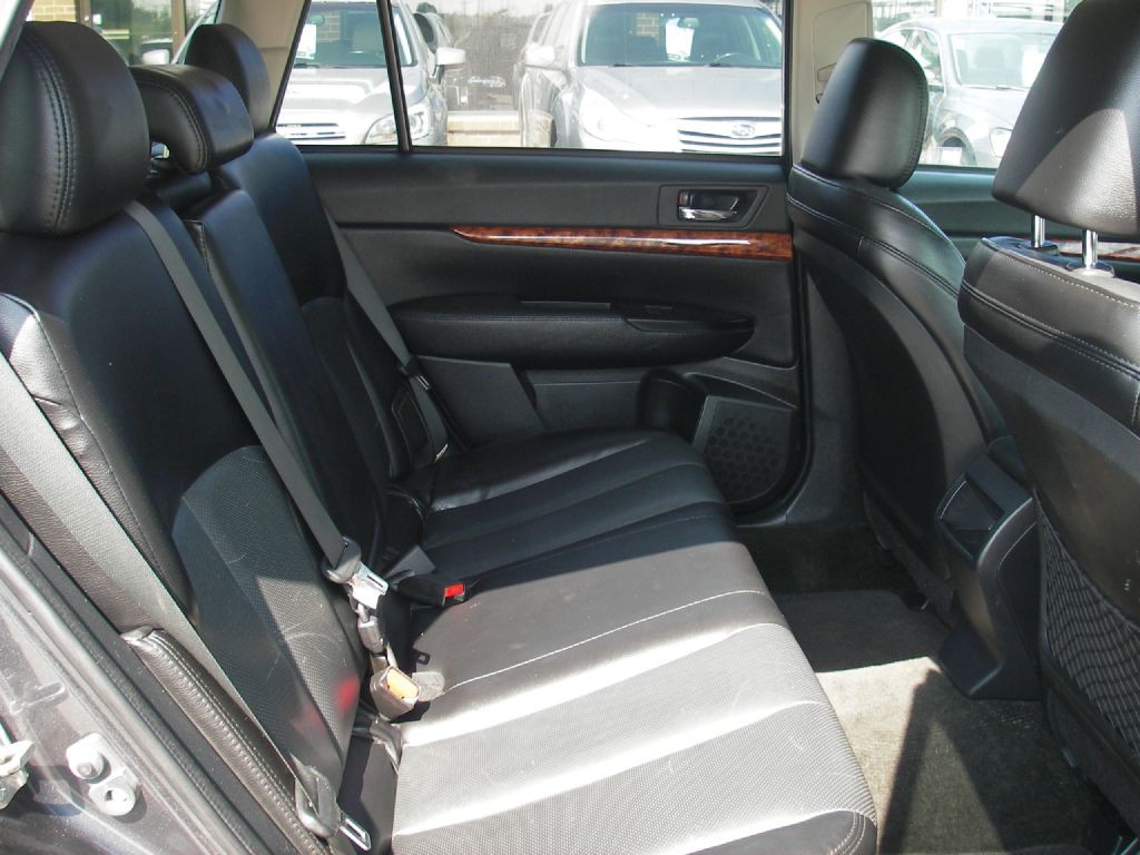 2011 Subaru Outback Image 30