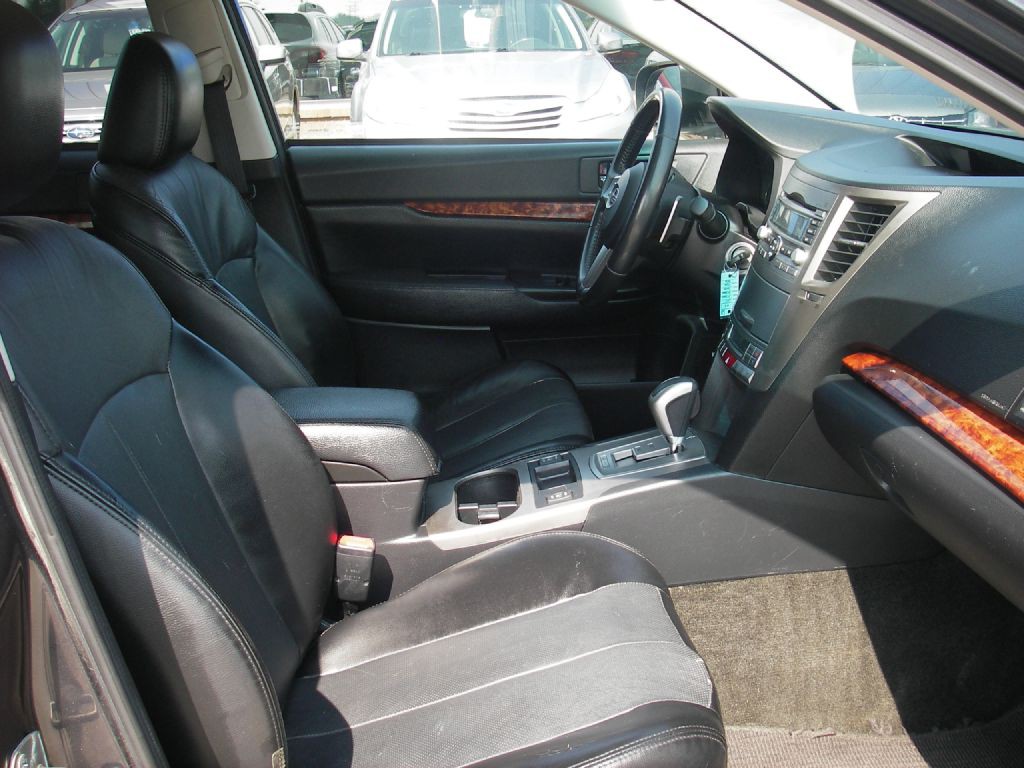 2011 Subaru Outback Image 31