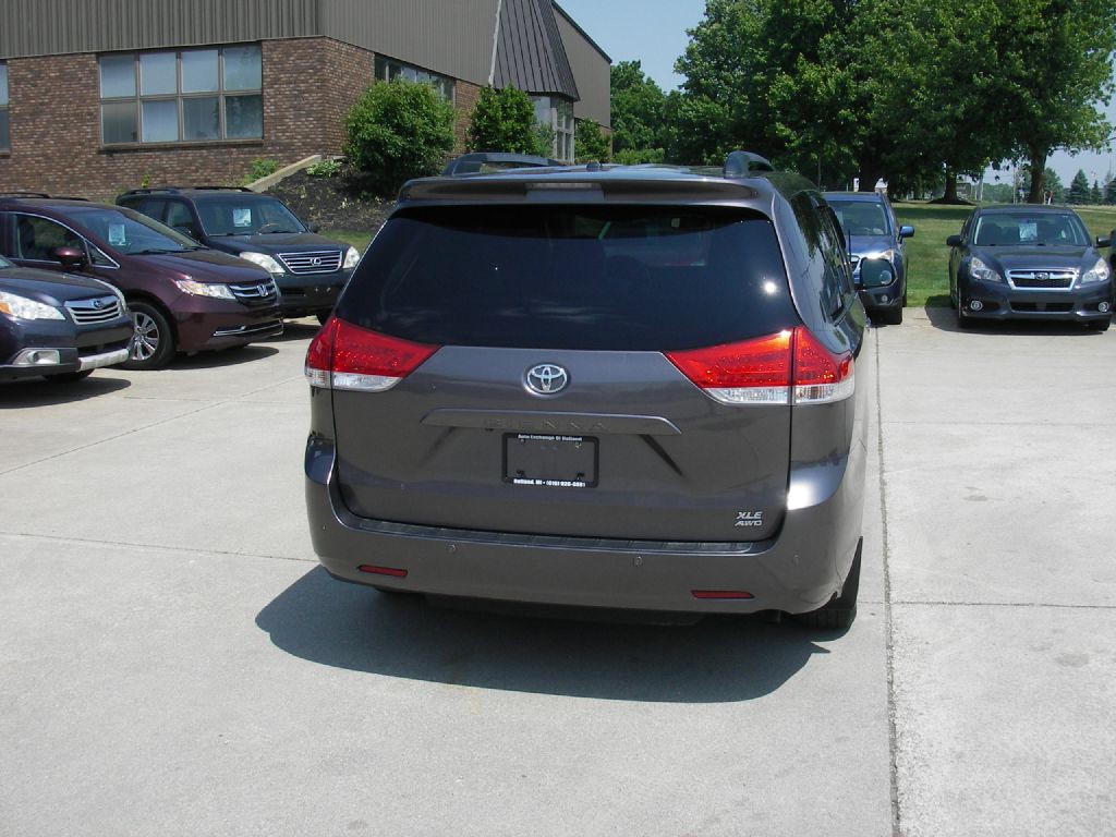 2013 Toyota Sienna Image 6